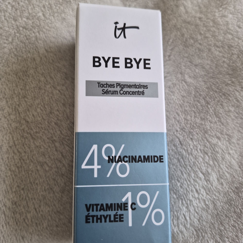 IT Cosmetics Bye Bye Serum - White and Blue